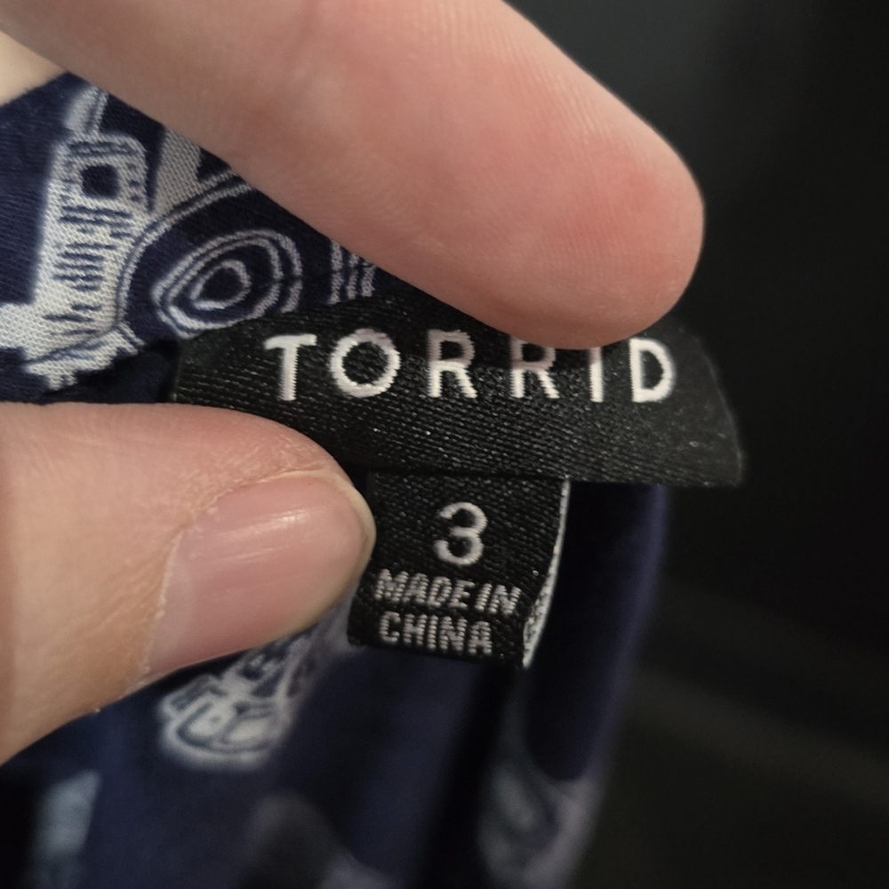 Torrid 3XL Camera Print Blouse - Picture 2 of 2